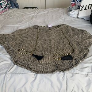 Romeo & Juliet cape shirt! Size Small new without tags